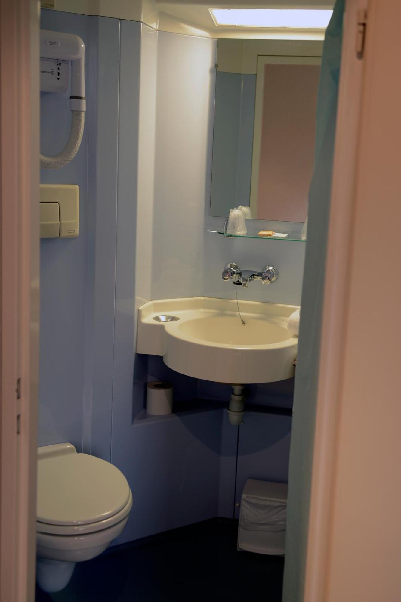 Lac'Hotel France Montréal La Cluse Dış mekan fotoğraf